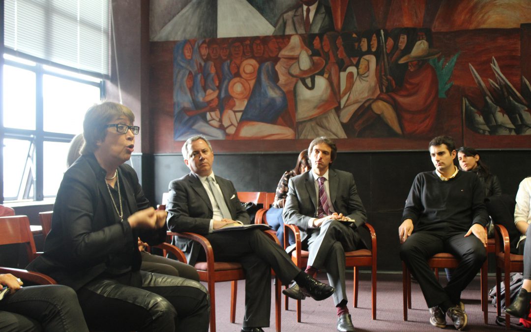 Argentine Minister of Culture, talks with students