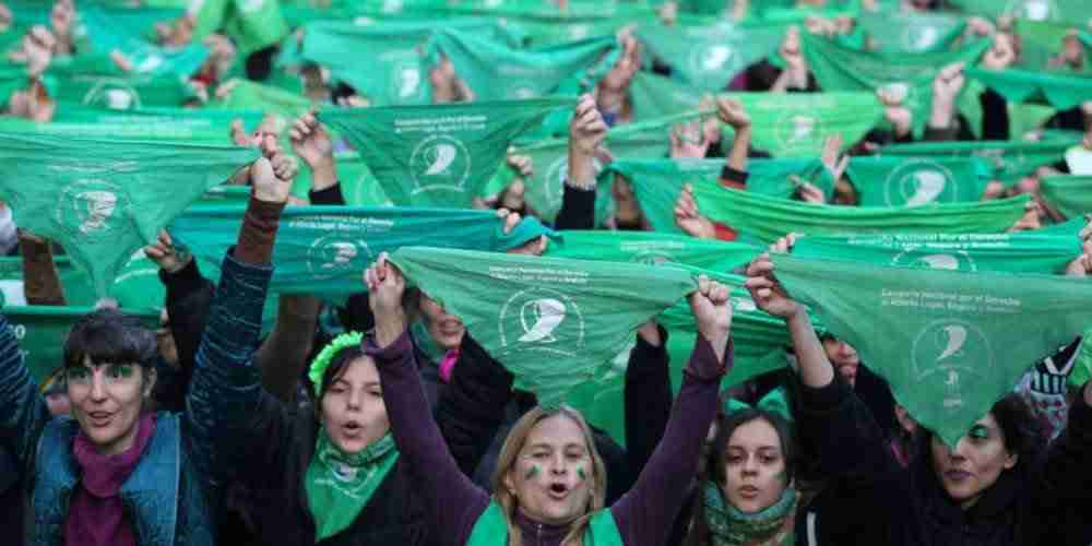 Popular feminism and its relationship with social and political development in Latin America